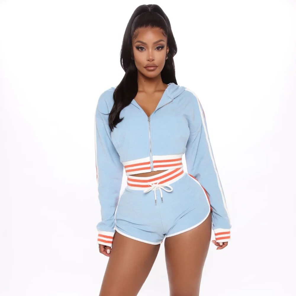 CUTE SPORT SET AS SEEN ON @JAYDACHEAVES - Picture 3 of 4